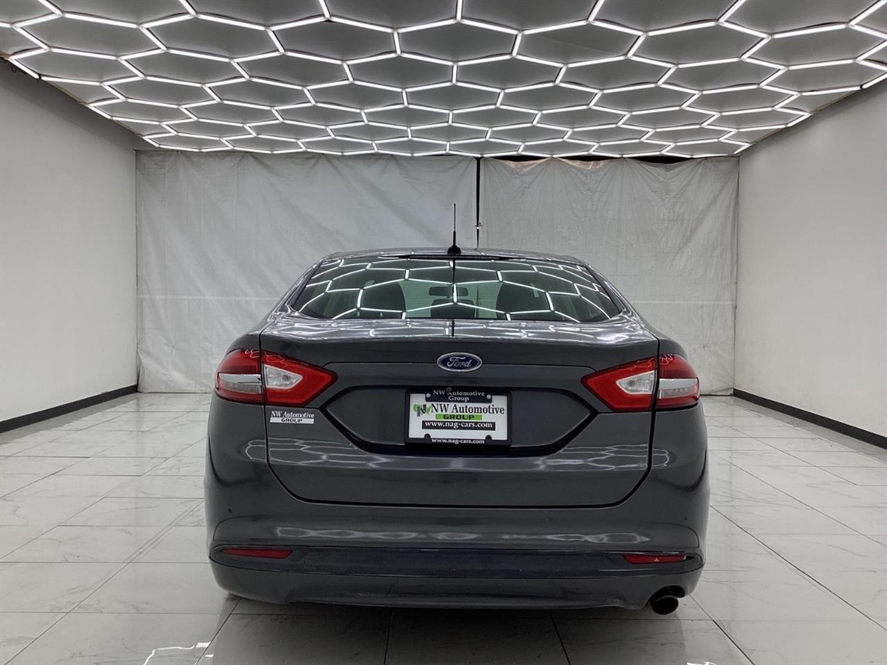 Ford Fusion SE FWD 2018