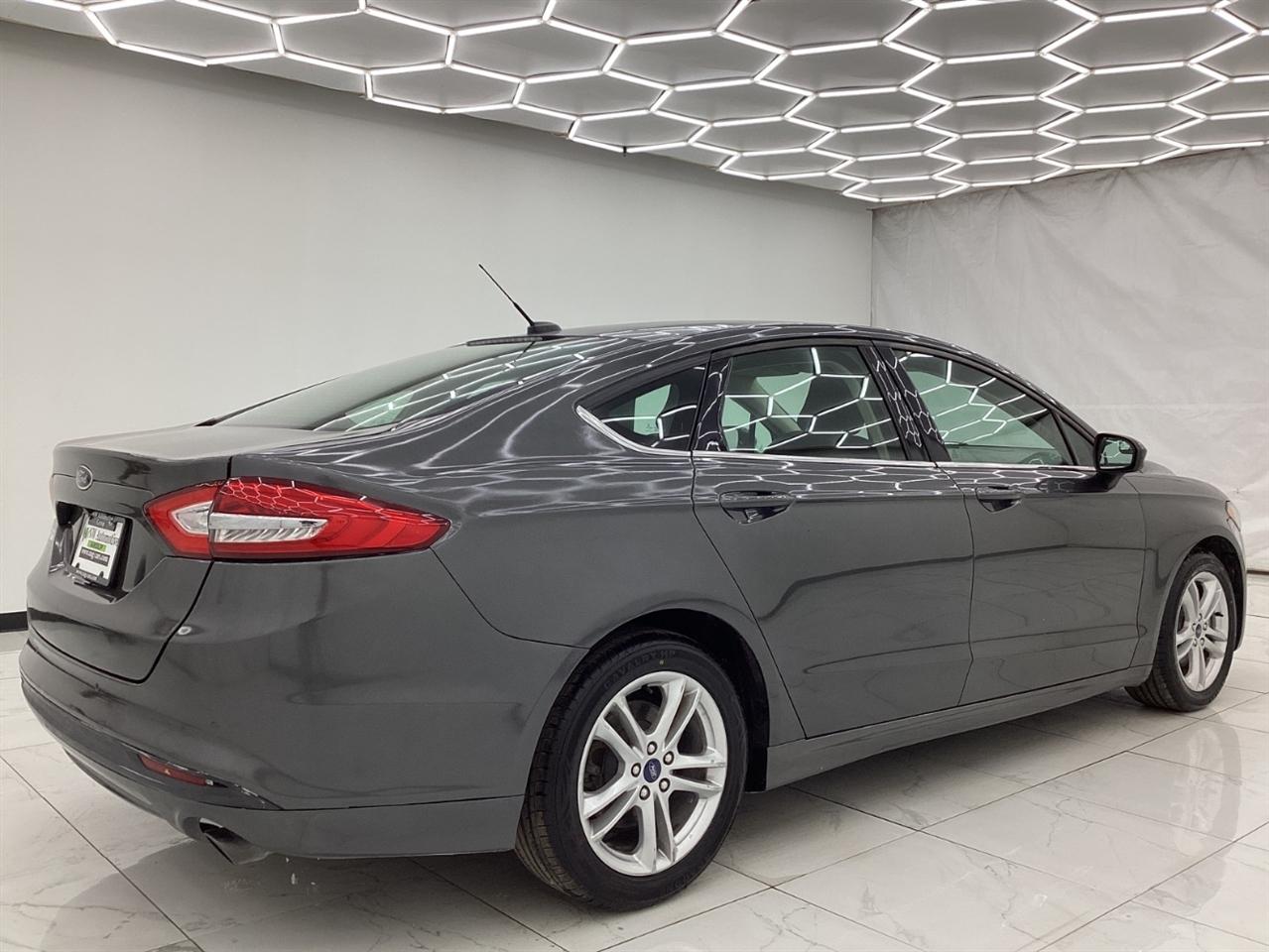 Ford Fusion SE FWD 2018