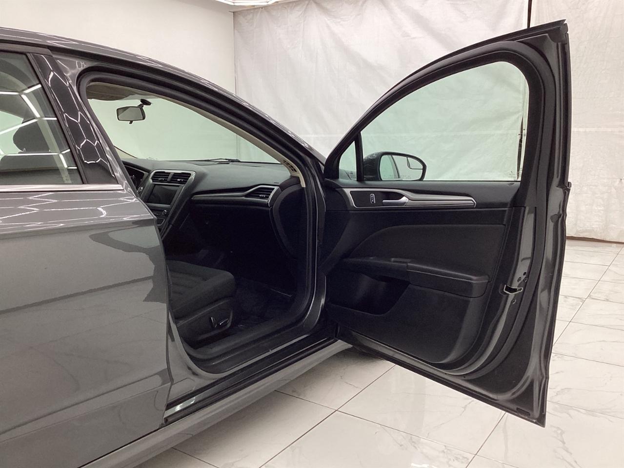 Ford Fusion SE FWD 2018