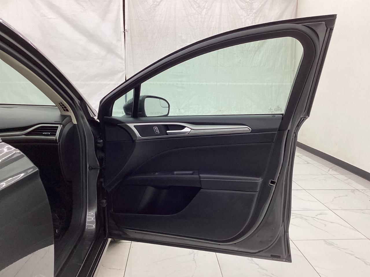 Ford Fusion SE FWD 2018