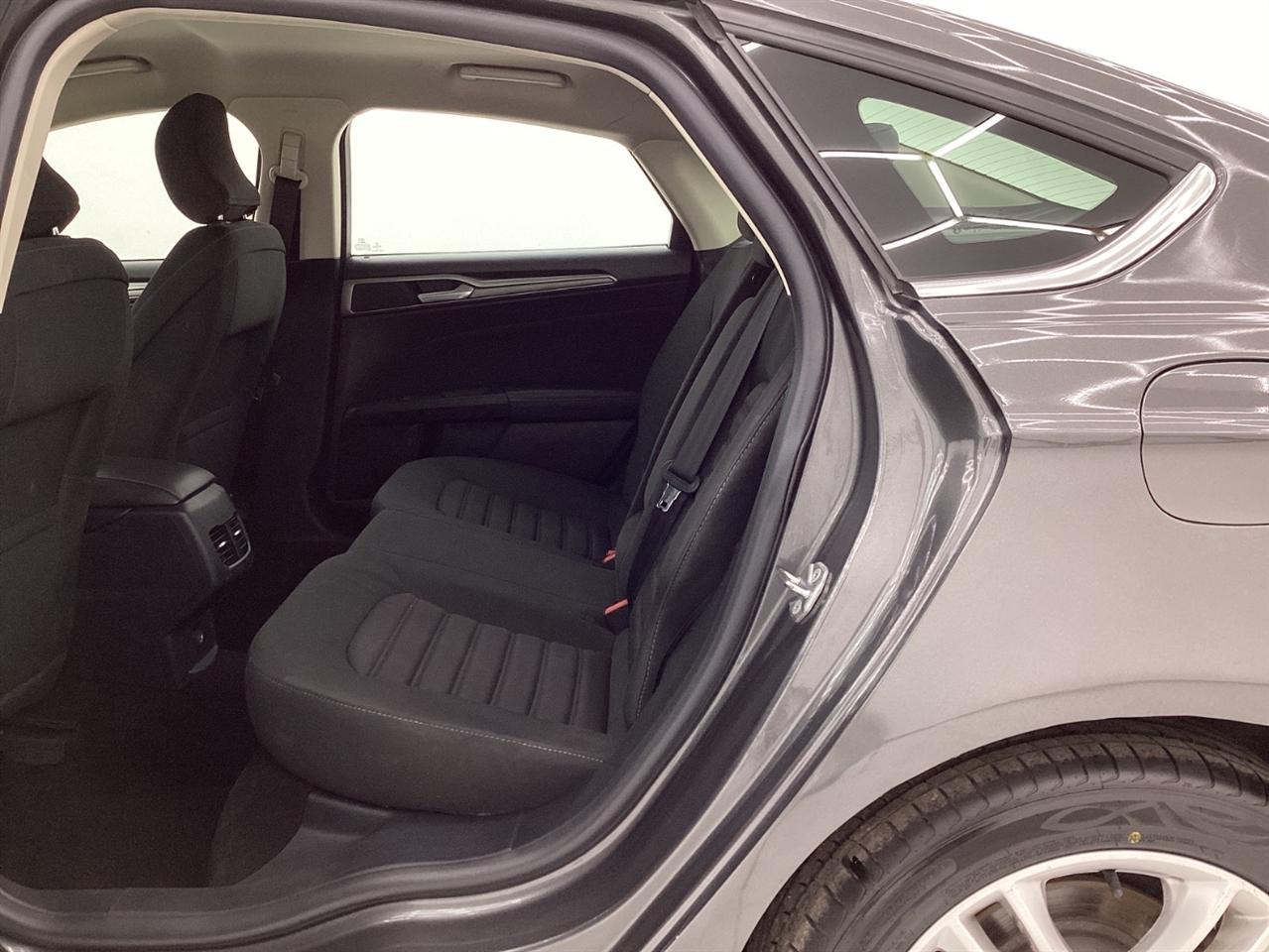 Ford Fusion SE FWD 2018