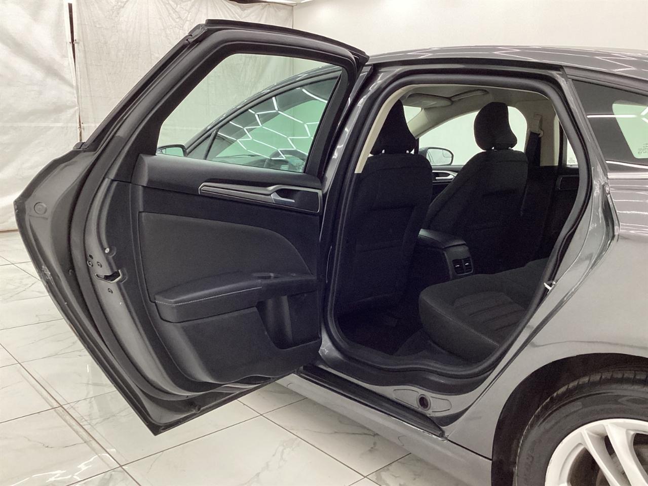 Ford Fusion SE FWD 2018