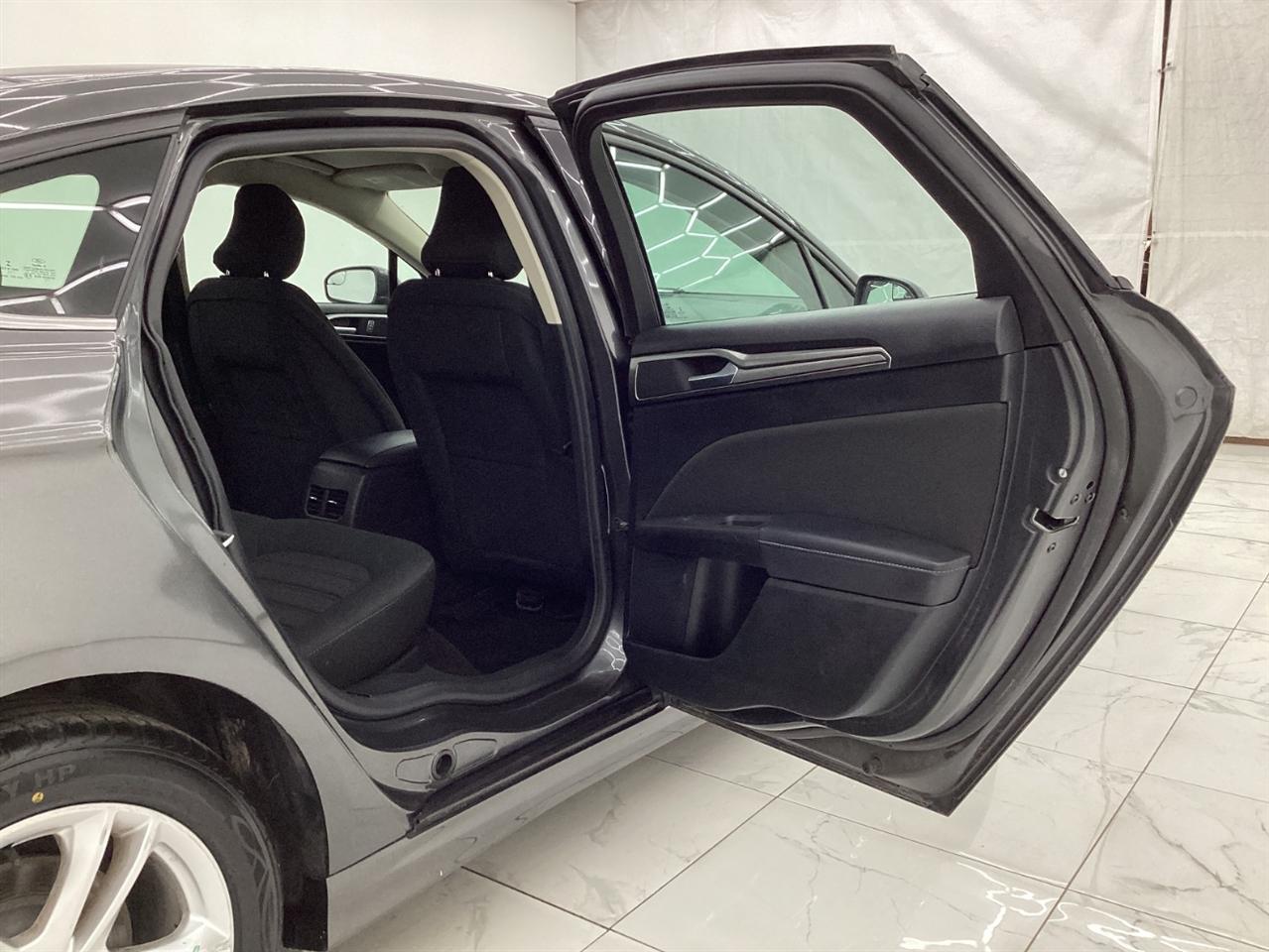 Ford Fusion SE FWD 2018