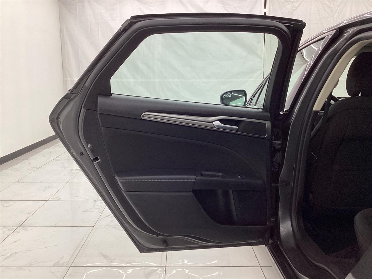 Ford Fusion SE FWD 2018