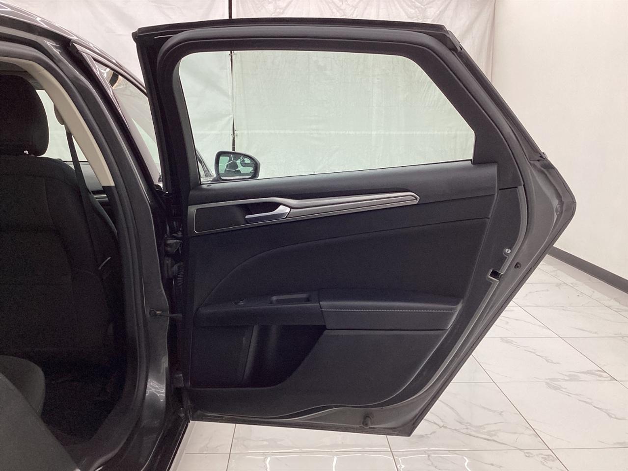 Ford Fusion SE FWD 2018