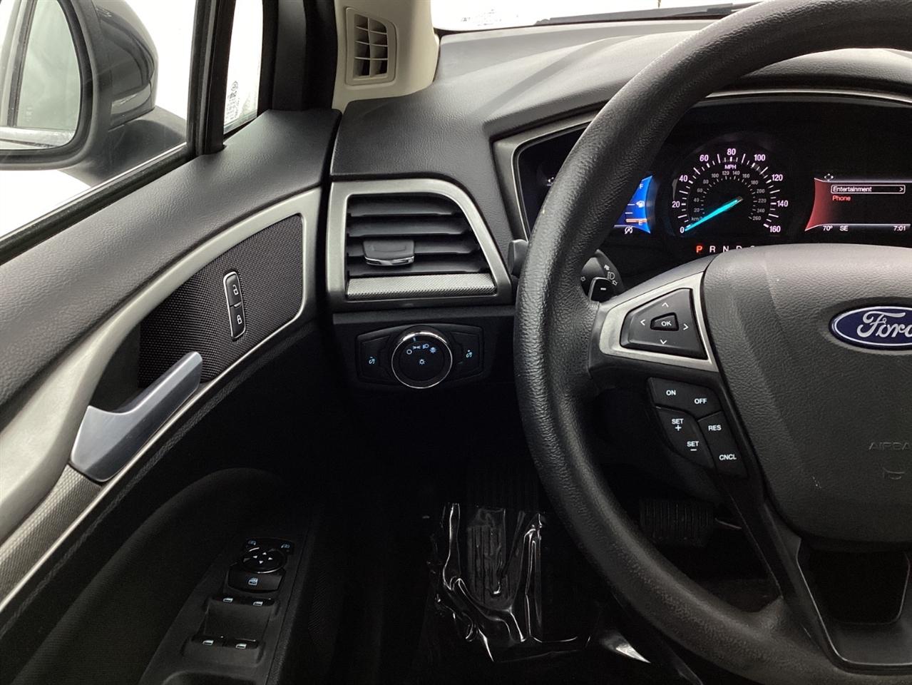 Ford Fusion SE FWD 2018