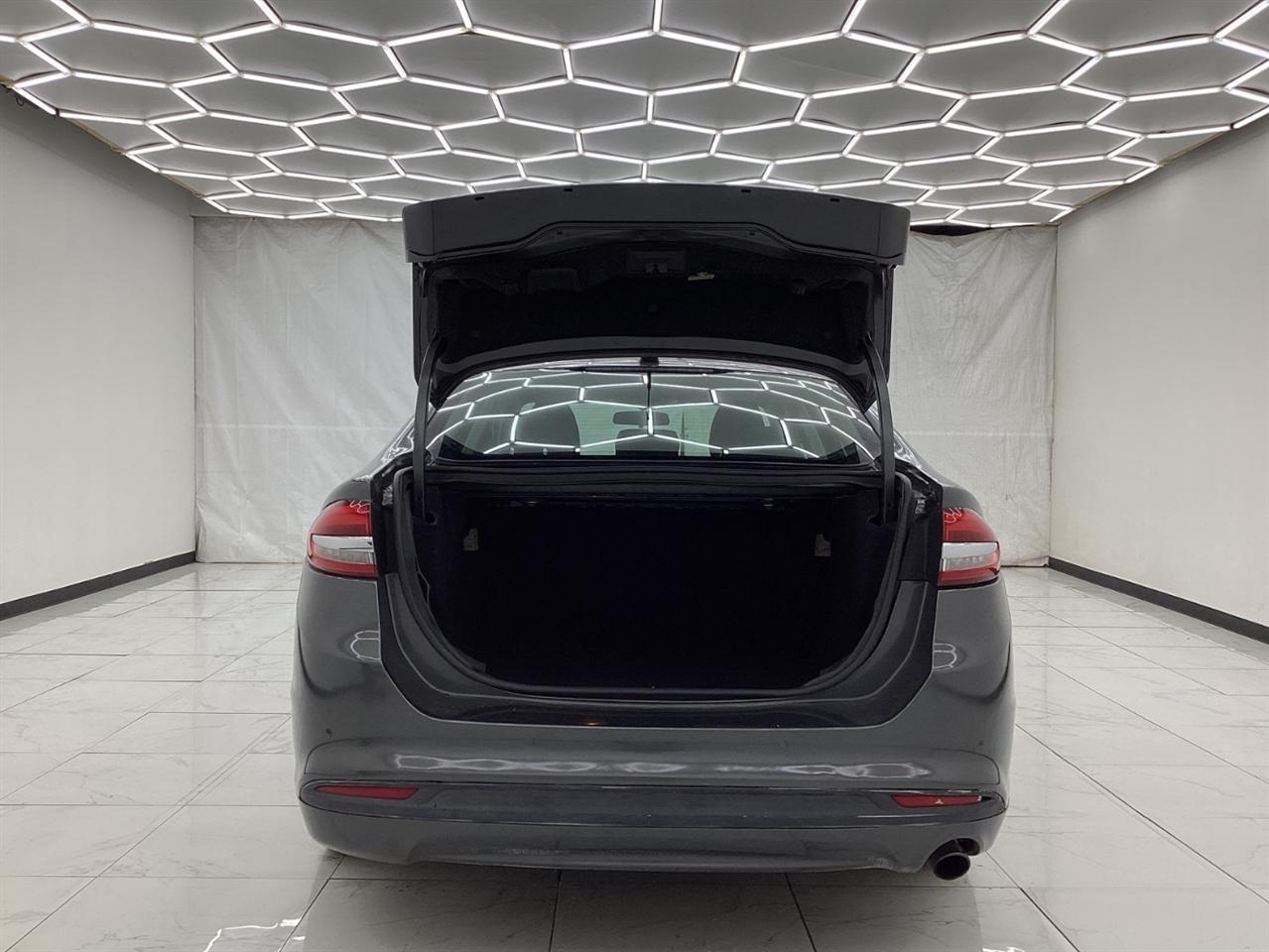 Ford Fusion SE FWD 2018