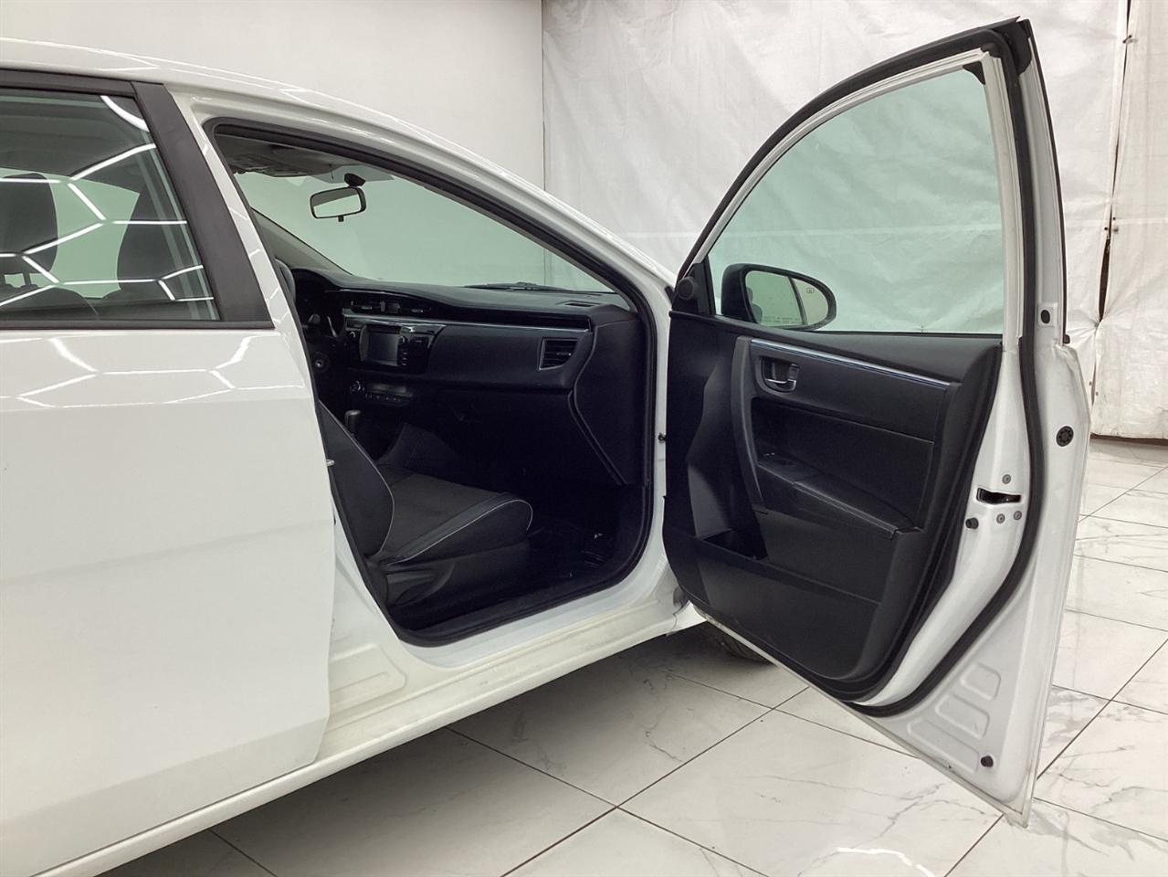 Toyota Corolla 4dr Sdn CVT LE Premium (Natl) 2014