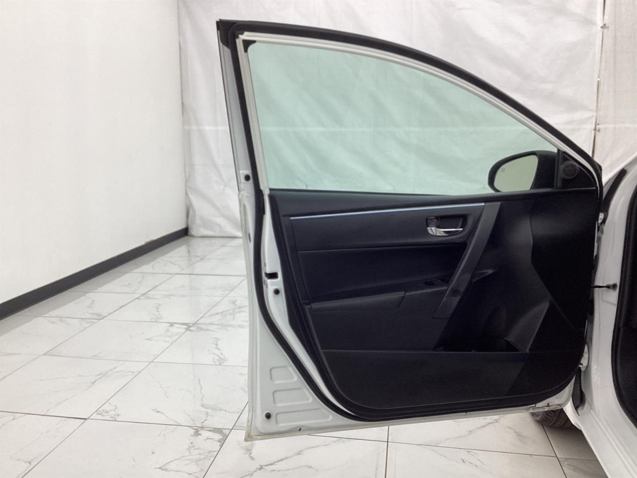 Toyota Corolla 4dr Sdn CVT LE Premium (Natl) 2014