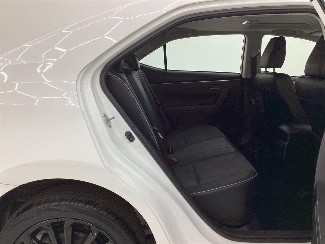 Toyota Corolla 4dr Sdn CVT LE Premium (Natl) 2014