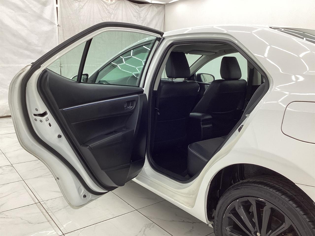 Toyota Corolla 4dr Sdn CVT LE Premium (Natl) 2014