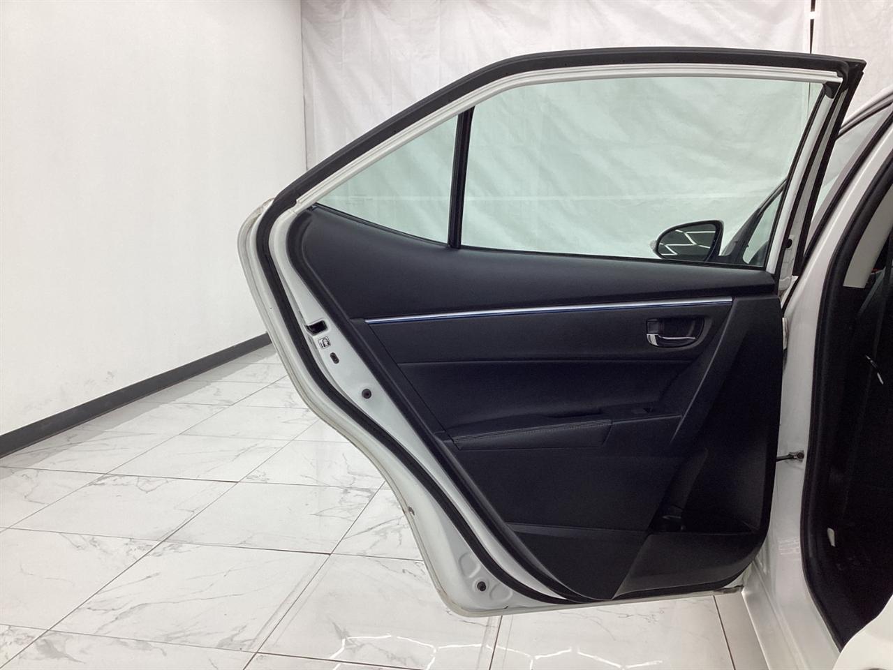 Toyota Corolla 4dr Sdn CVT LE Premium (Natl) 2014