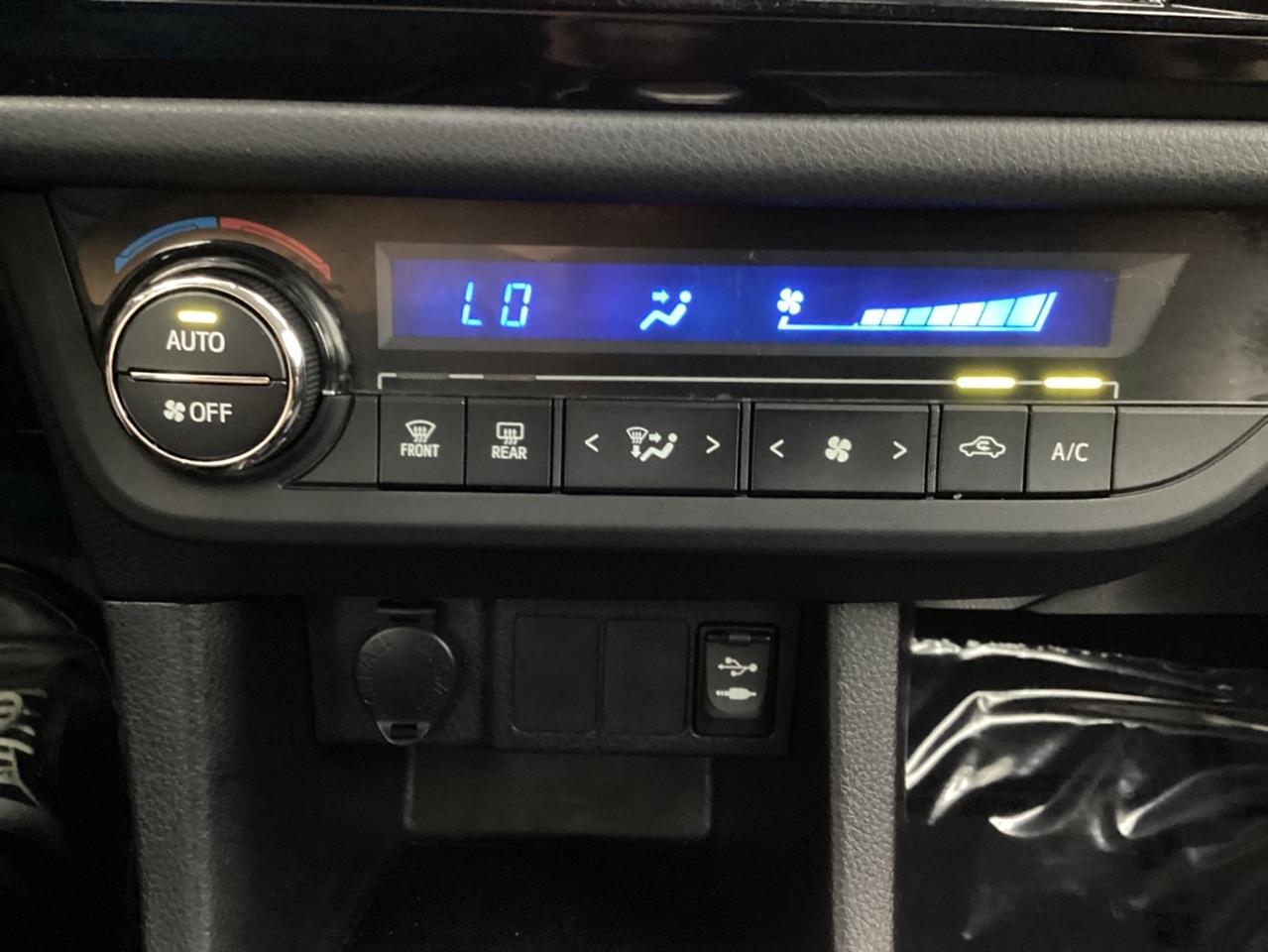 Toyota Corolla 4dr Sdn CVT LE Premium (Natl) 2014