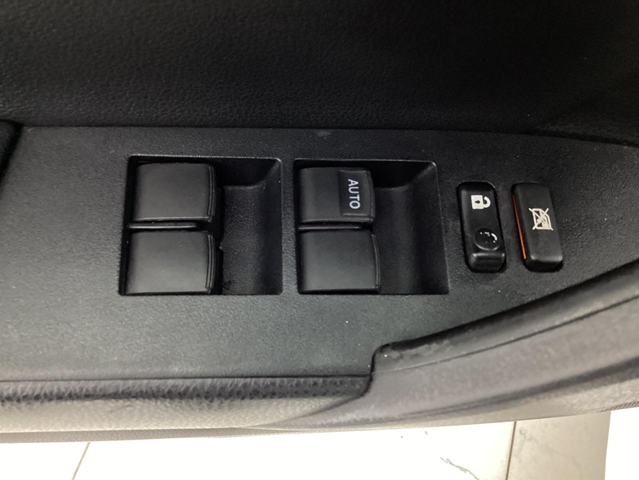 Toyota Corolla 4dr Sdn CVT LE Premium (Natl) 2014