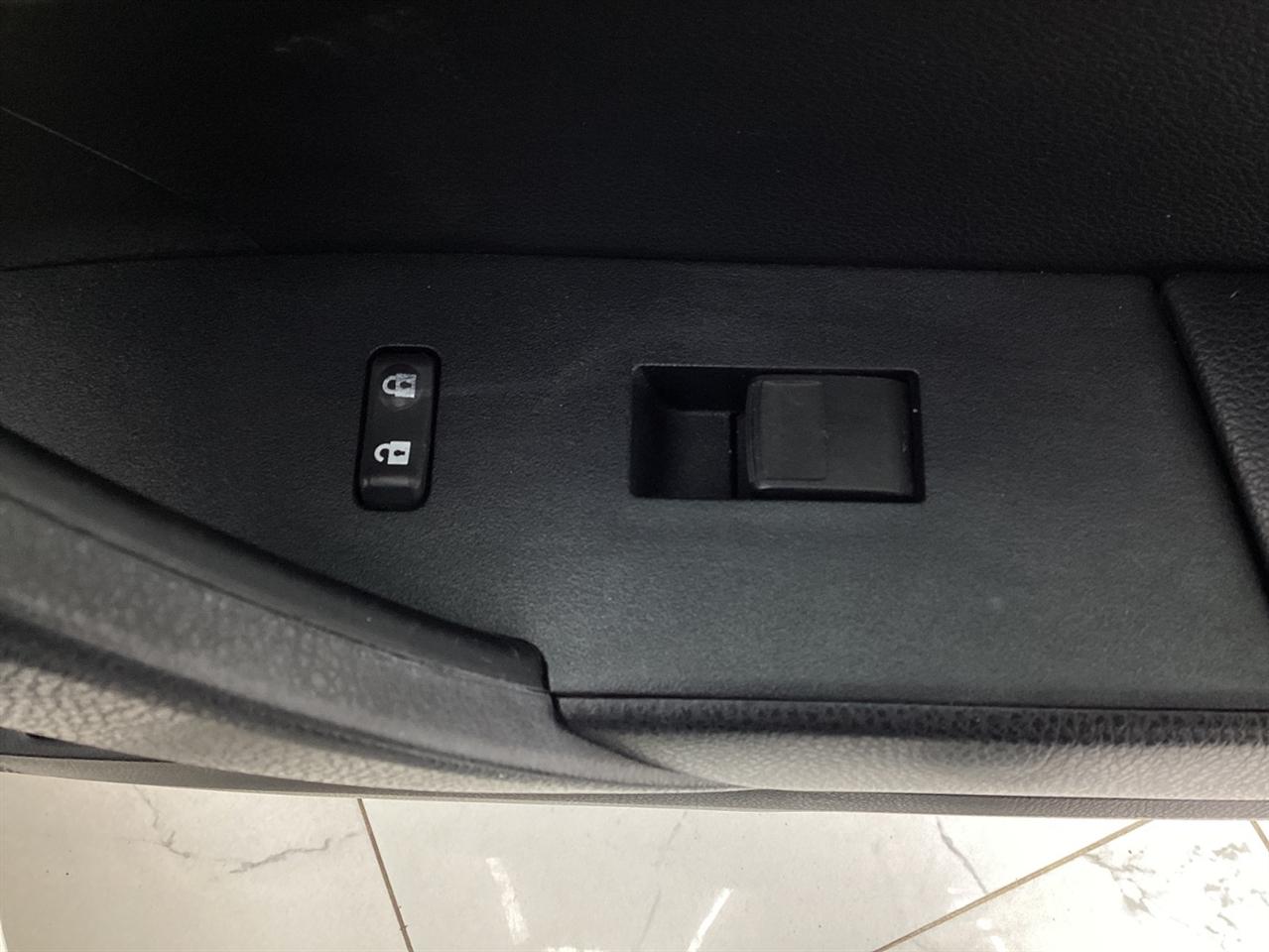 Toyota Corolla 4dr Sdn CVT LE Premium (Natl) 2014