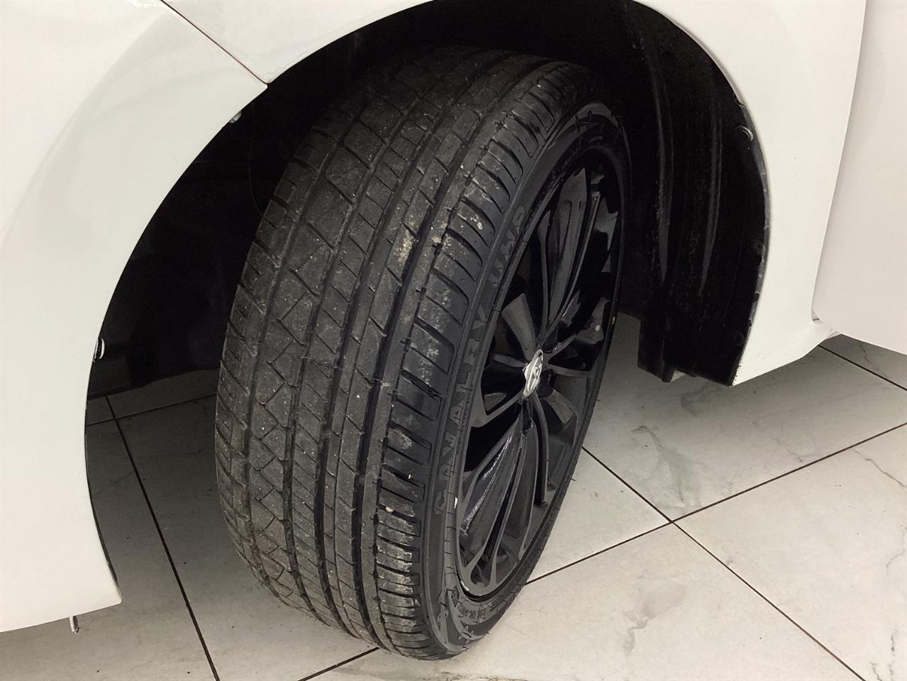 Toyota Corolla 4dr Sdn CVT LE Premium (Natl) 2014