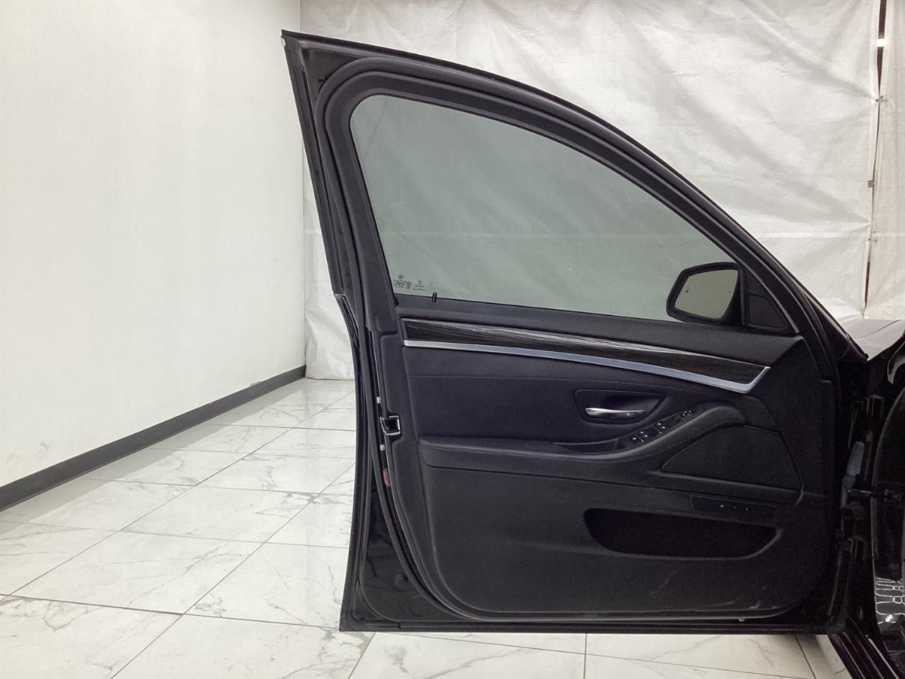 BMW 5 Series 4dr Sdn 528i xDrive AWD 2015