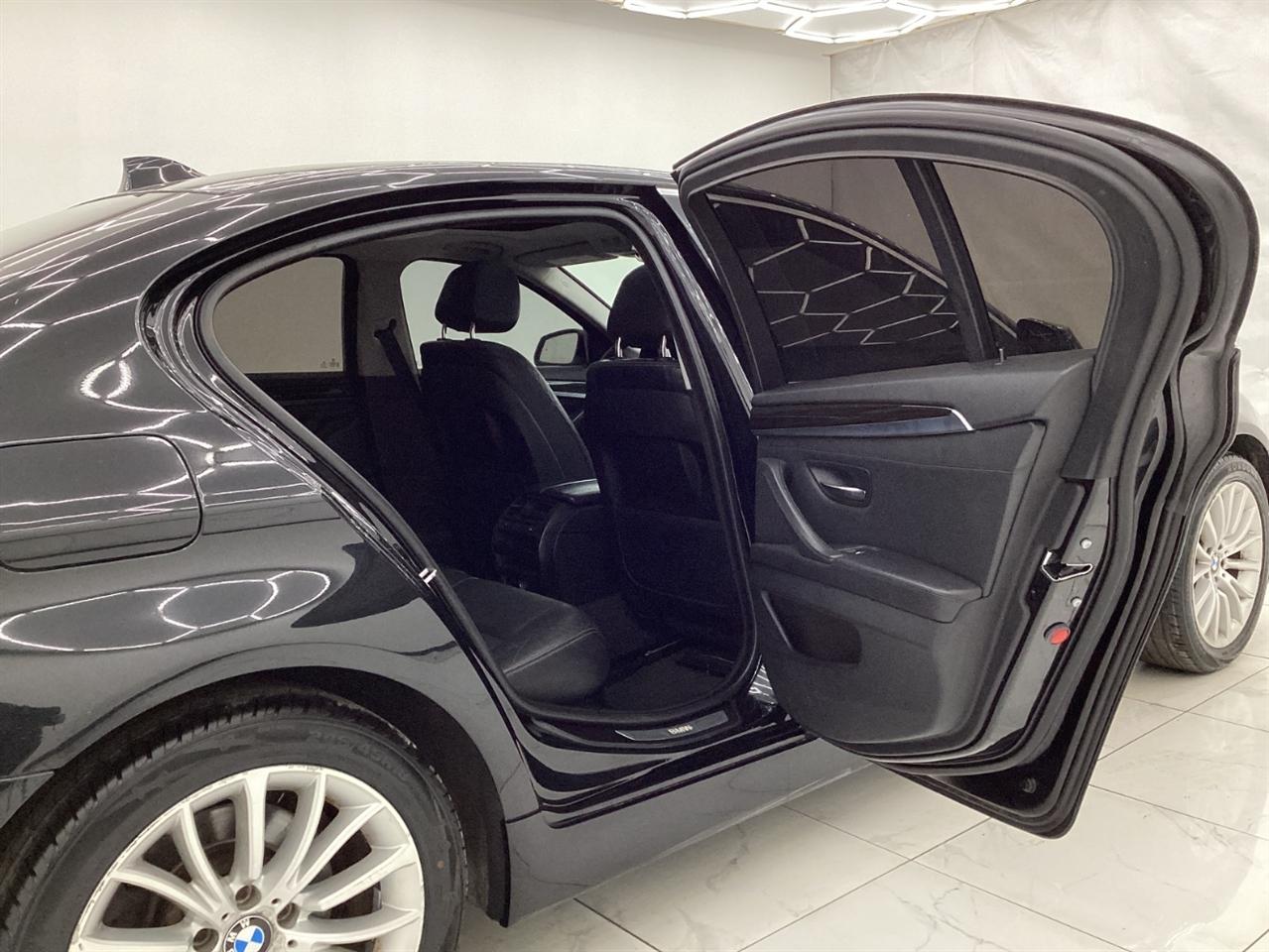 BMW 5 Series 4dr Sdn 528i xDrive AWD 2015