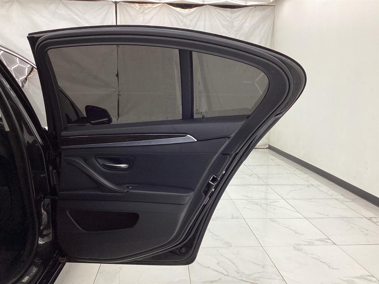 BMW 5 Series 4dr Sdn 528i xDrive AWD 2015