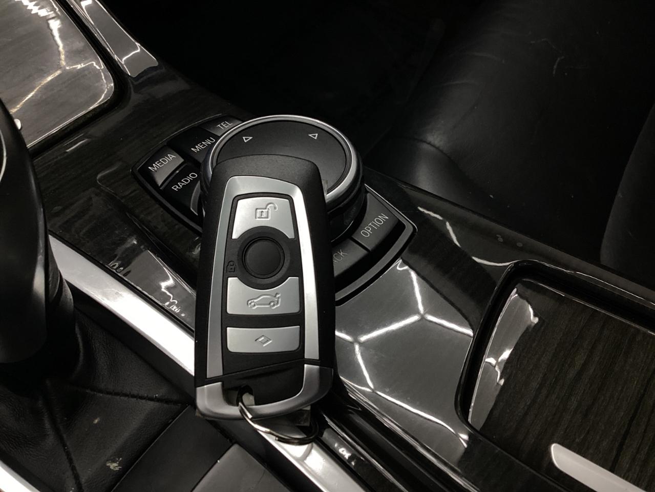 BMW 5 Series 4dr Sdn 528i xDrive AWD 2015