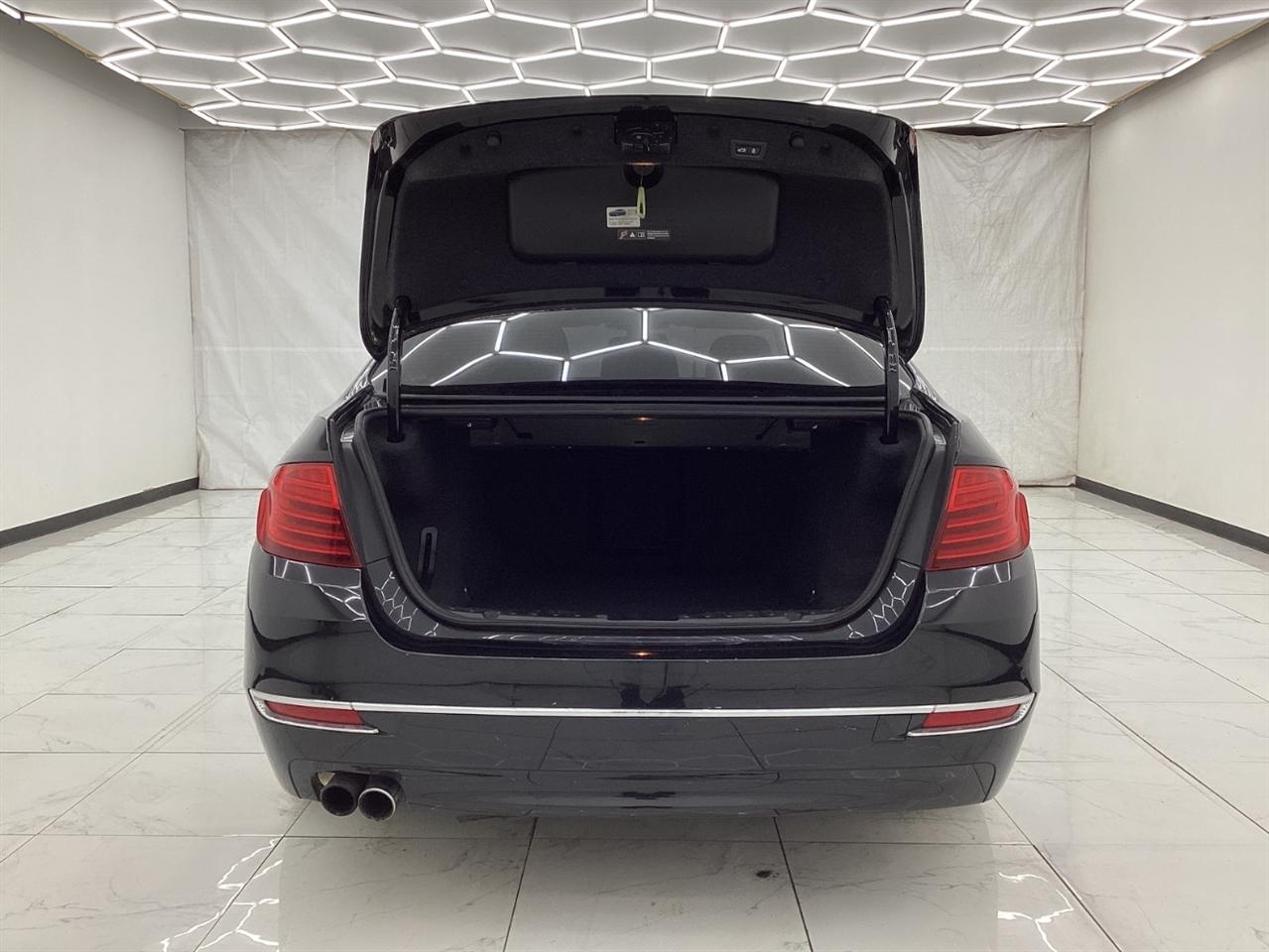 BMW 5 Series 4dr Sdn 528i xDrive AWD 2015