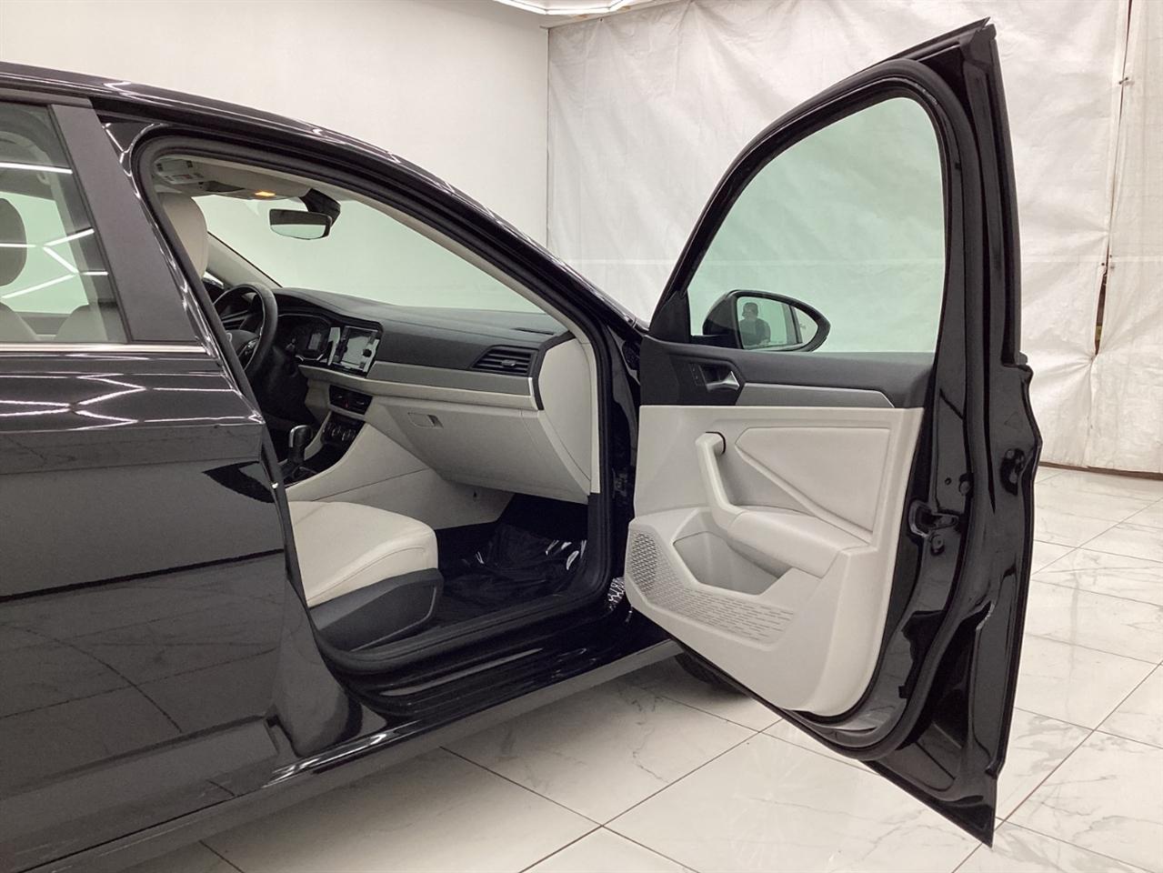 Volkswagen Jetta R-Line Auto w/SULEV 2020