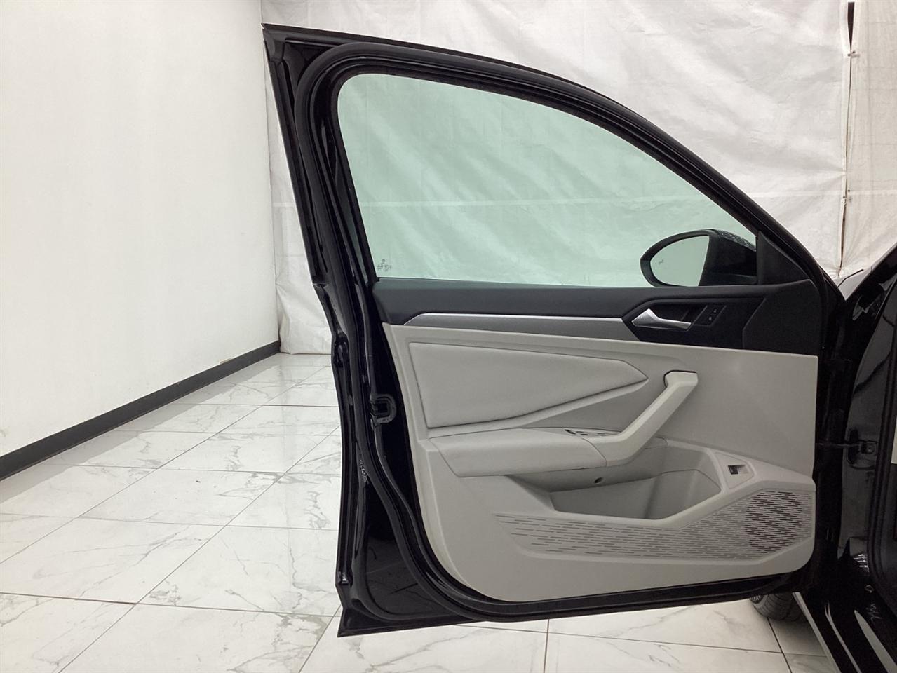 Volkswagen Jetta R-Line Auto w/SULEV 2020