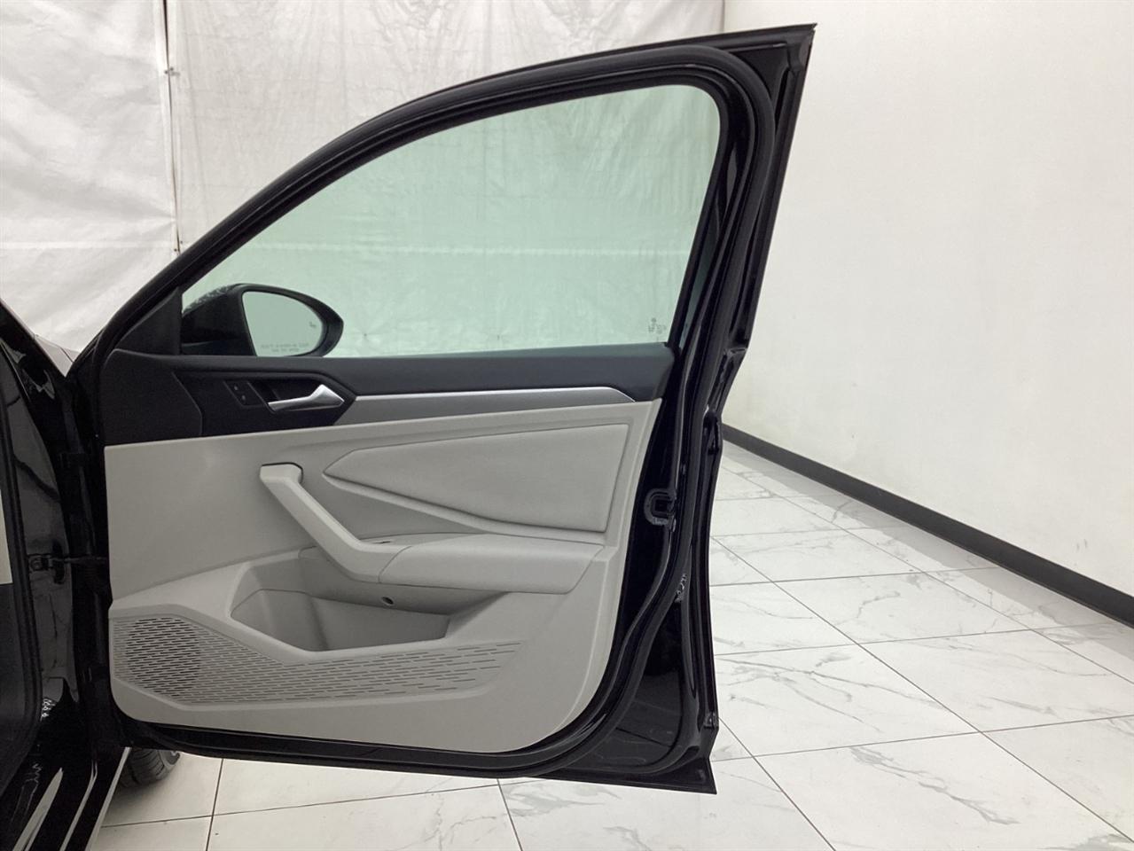 Volkswagen Jetta R-Line Auto w/SULEV 2020