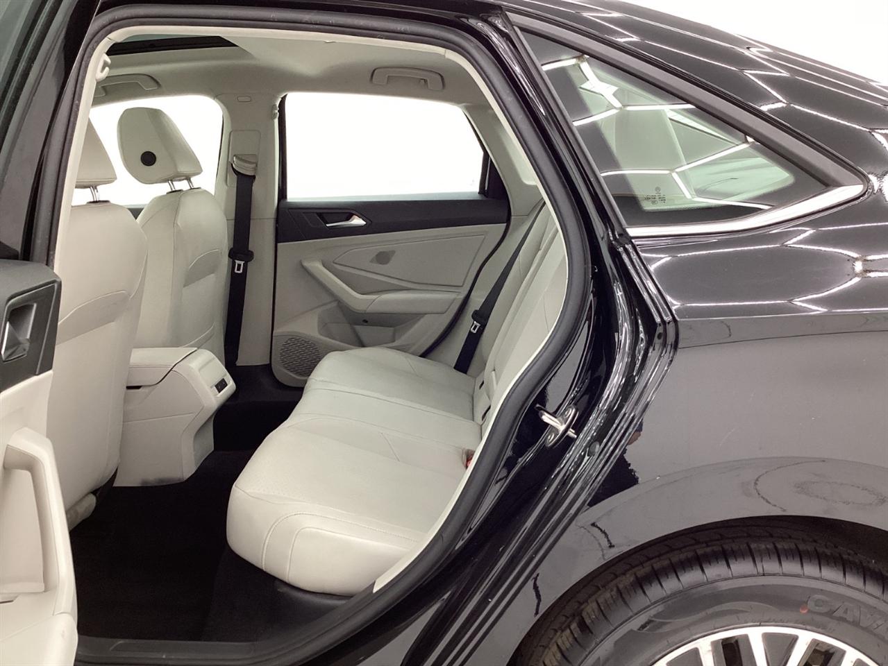 Volkswagen Jetta R-Line Auto w/SULEV 2020