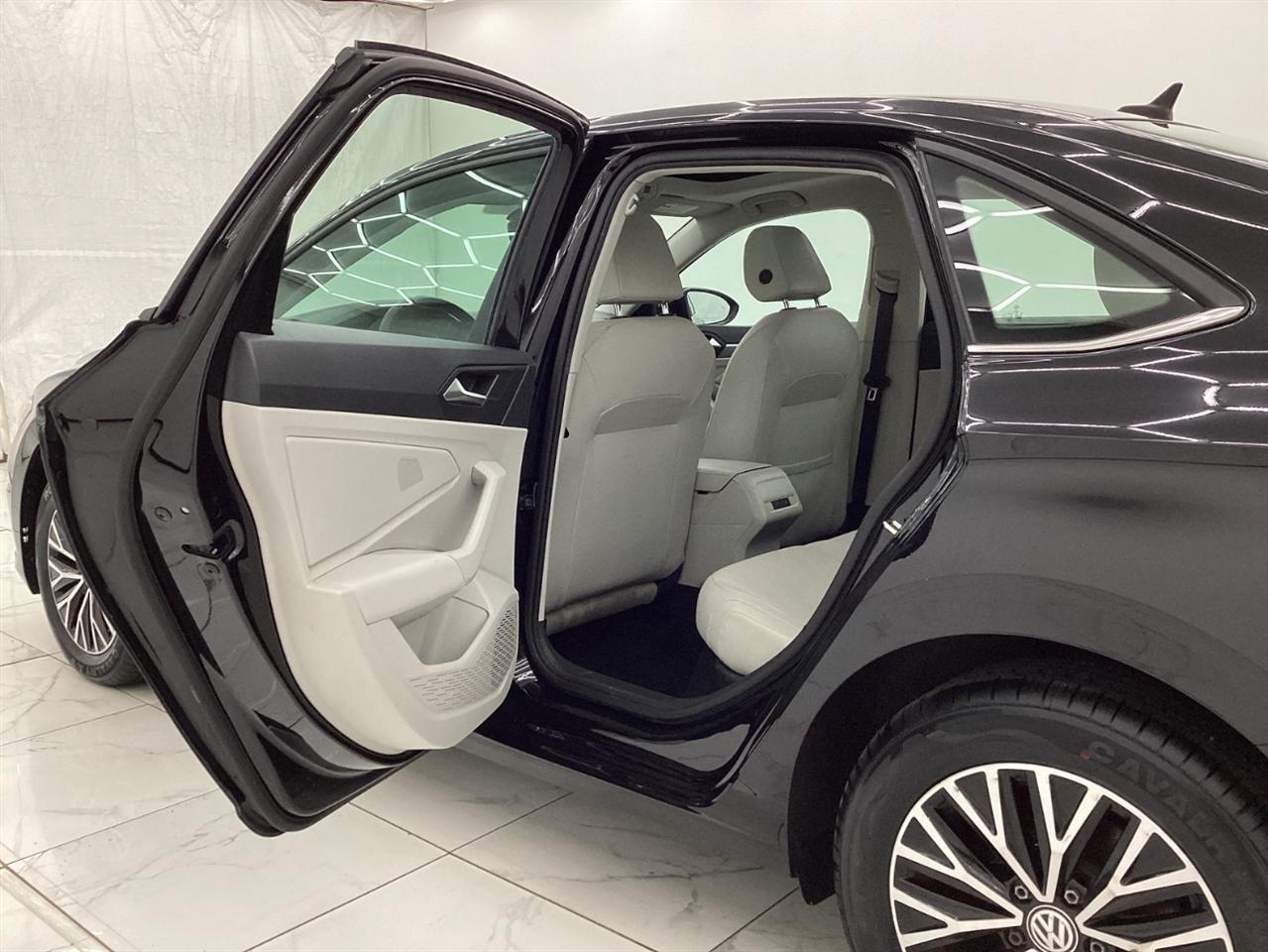 Volkswagen Jetta R-Line Auto w/SULEV 2020