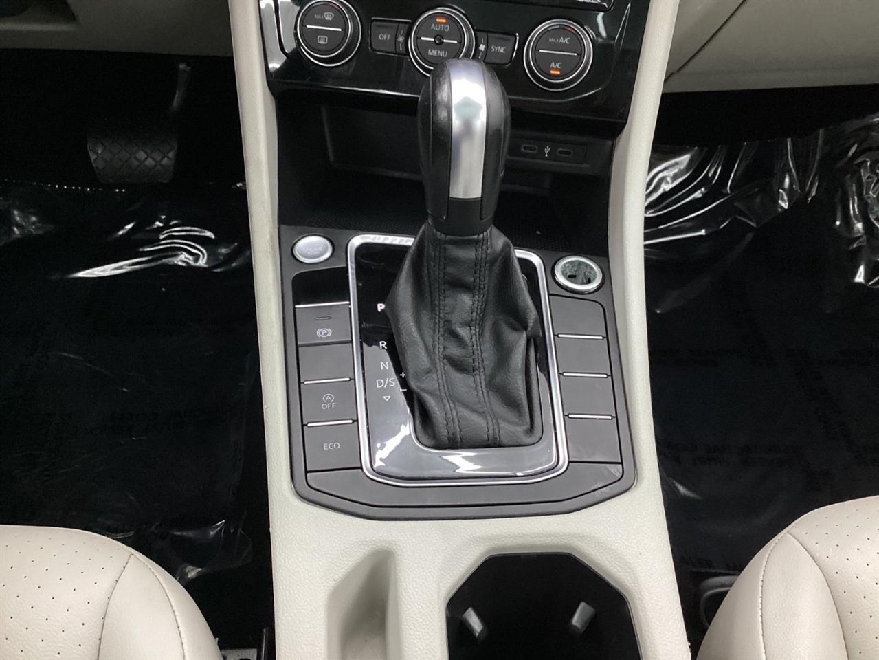 Volkswagen Jetta R-Line Auto w/SULEV 2020