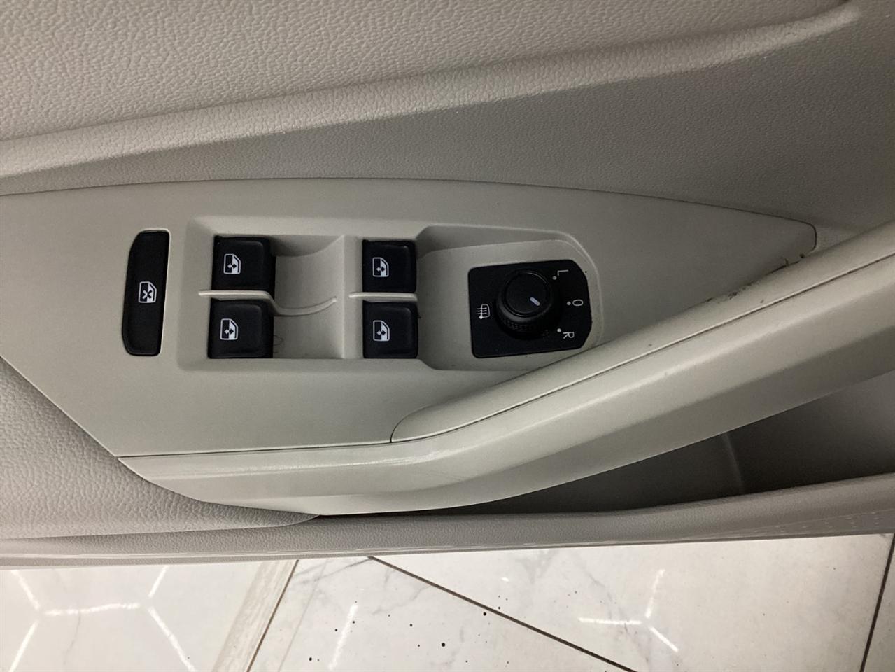 Volkswagen Jetta R-Line Auto w/SULEV 2020