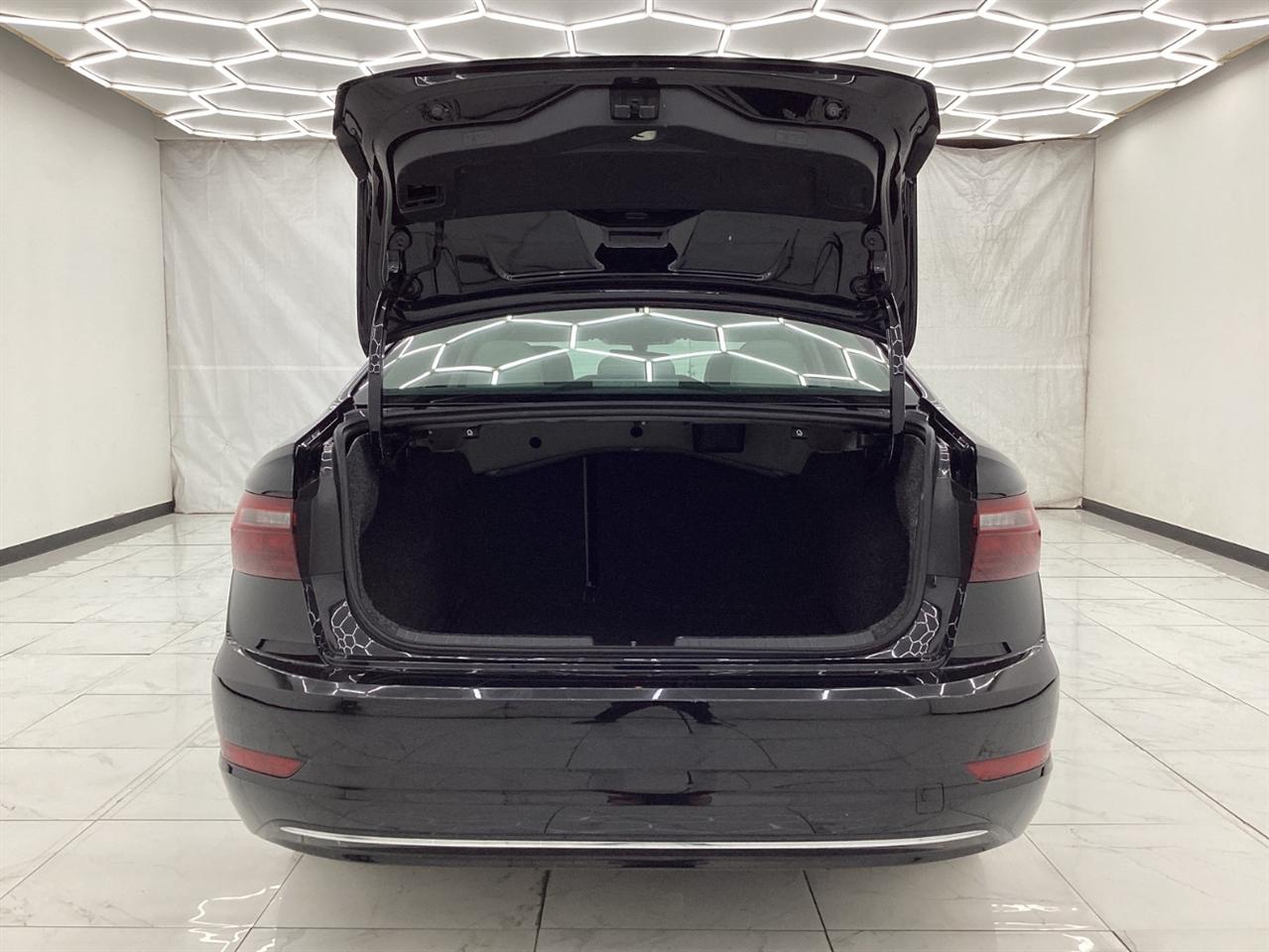 Volkswagen Jetta R-Line Auto w/SULEV 2020