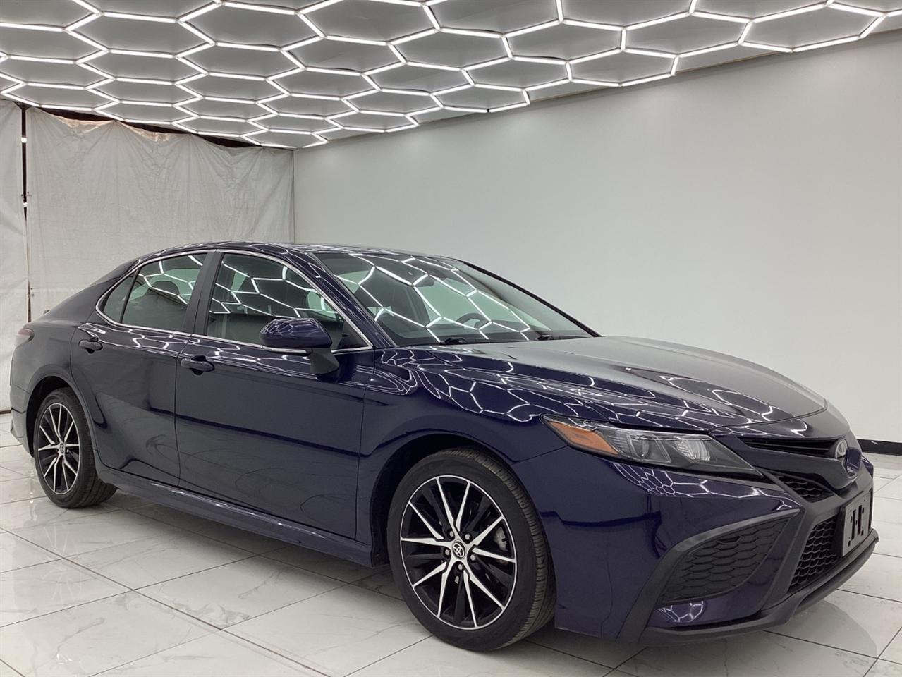 Toyota Camry SE Auto (Natl) 2022