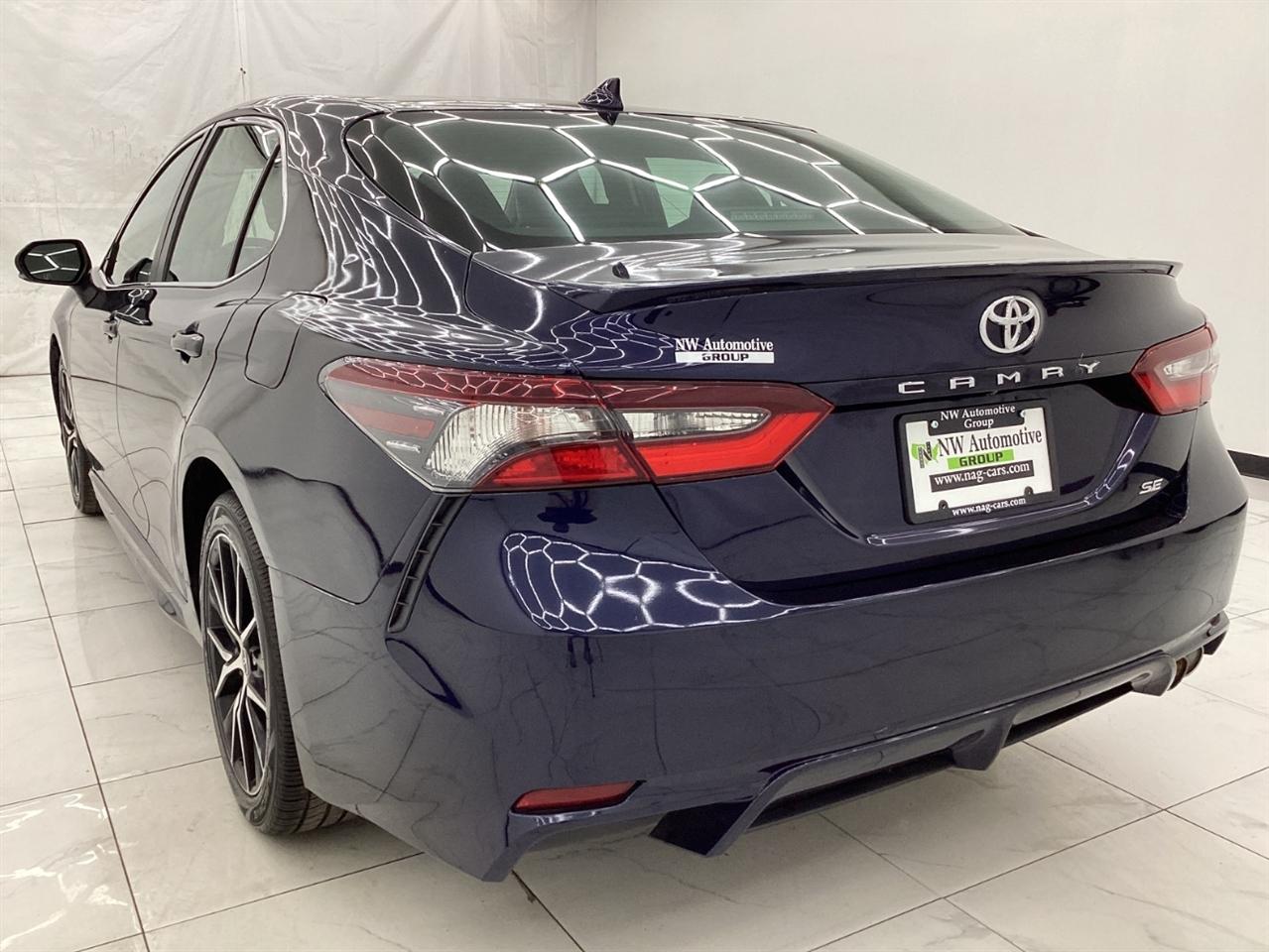 Toyota Camry SE Auto (Natl) 2022