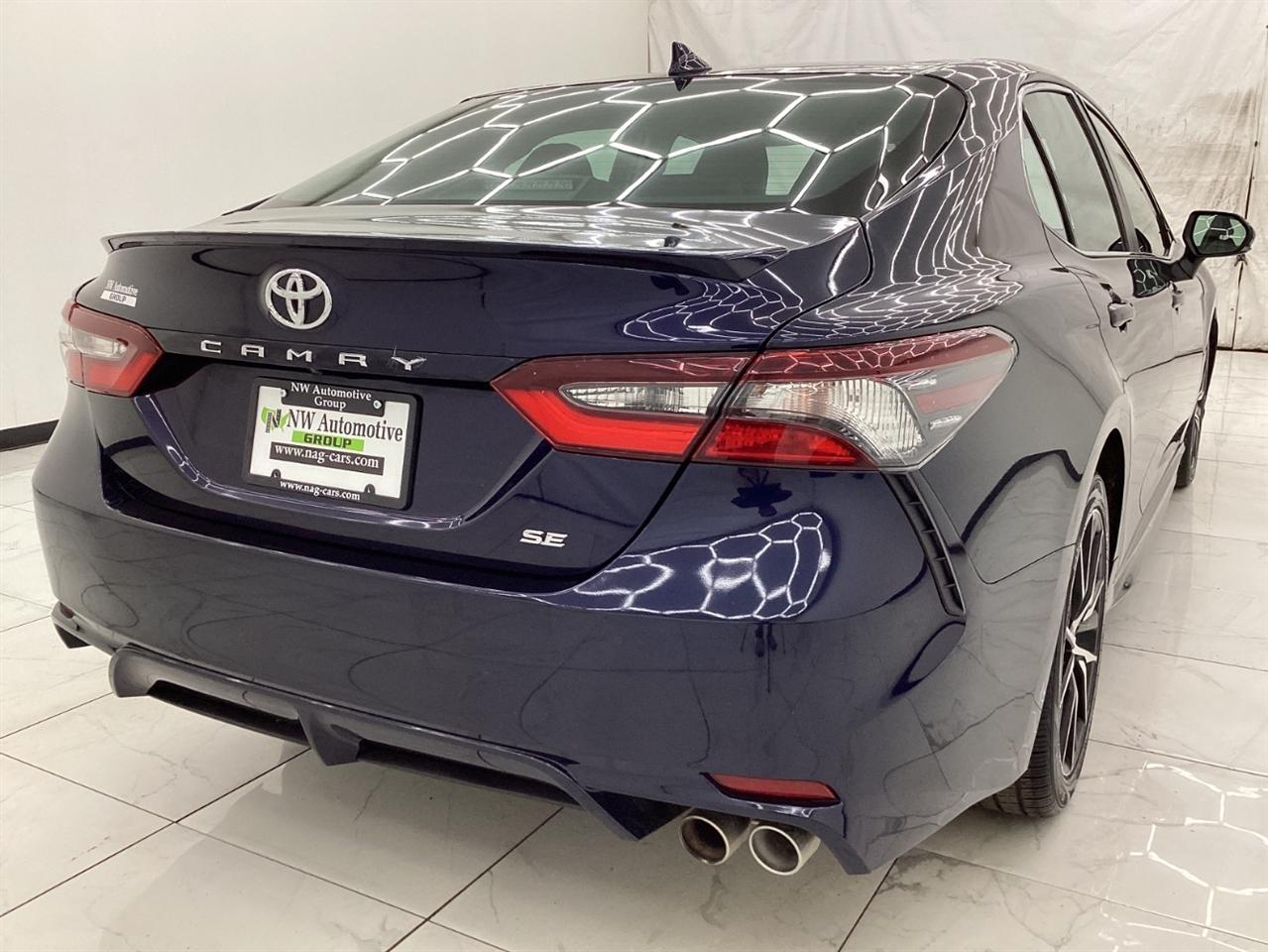 Toyota Camry SE Auto (Natl) 2022