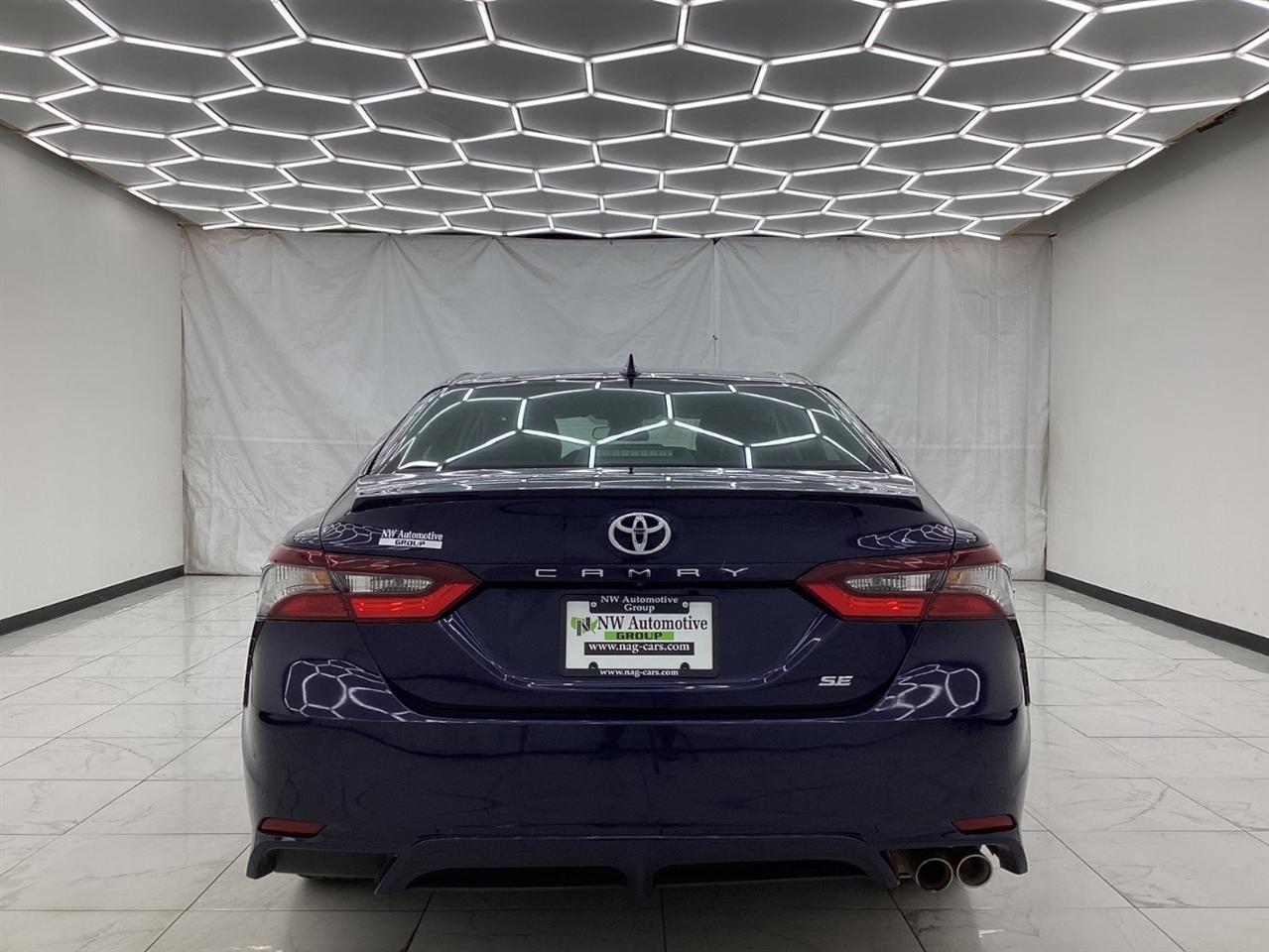 Toyota Camry SE Auto (Natl) 2022