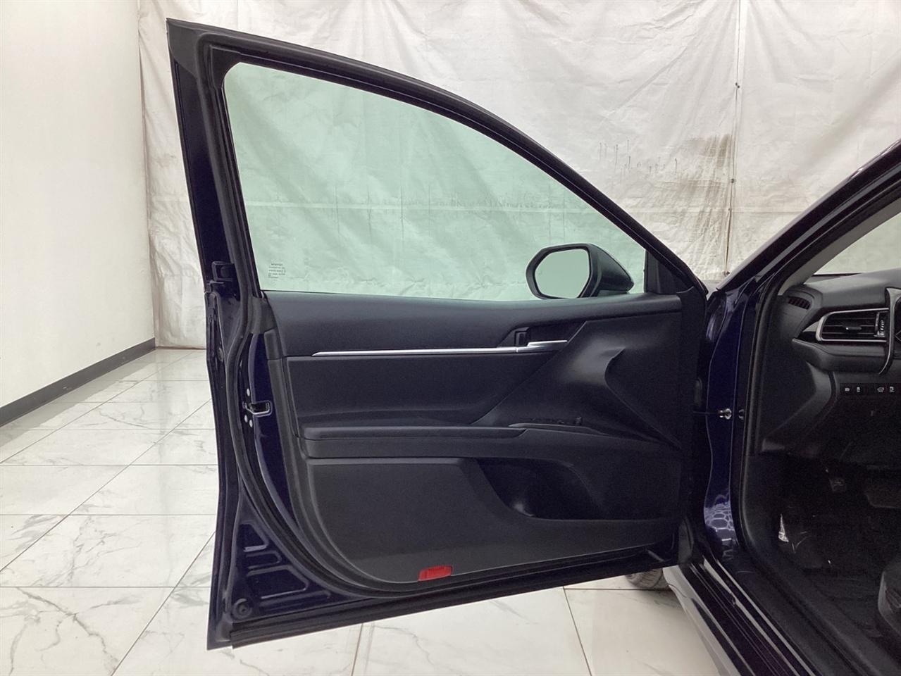 Toyota Camry SE Auto (Natl) 2022