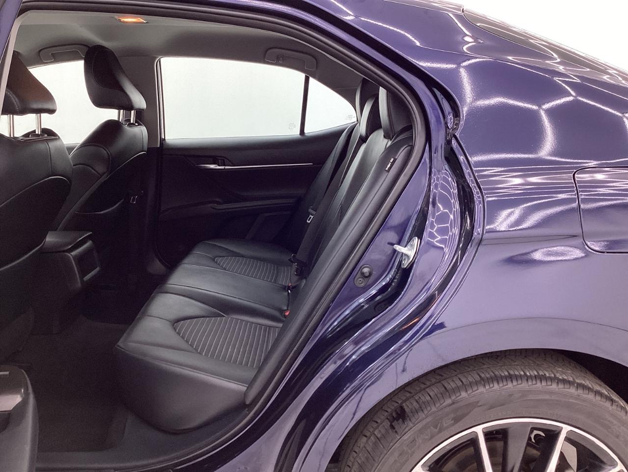 Toyota Camry SE Auto (Natl) 2022