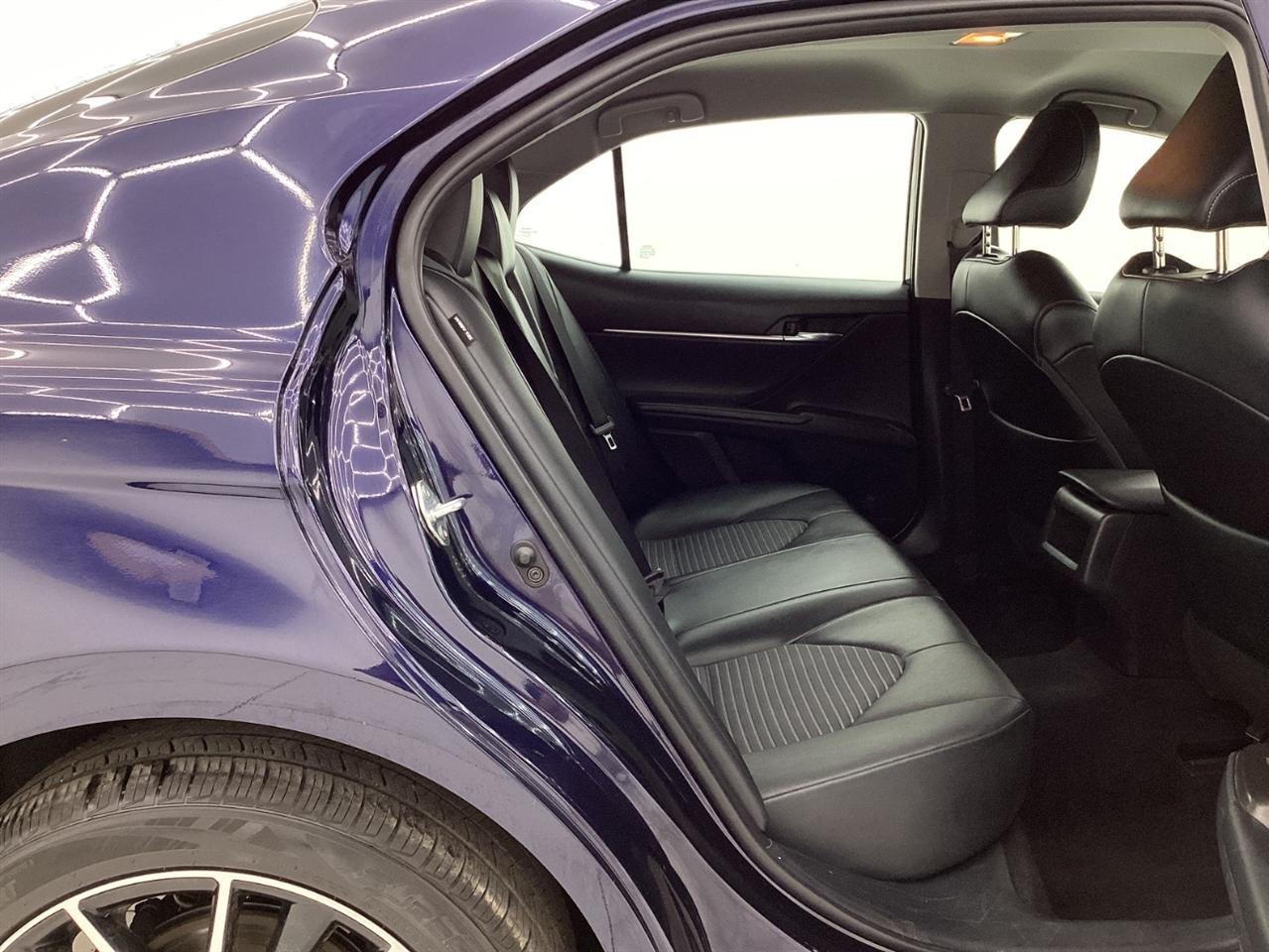 Toyota Camry SE Auto (Natl) 2022