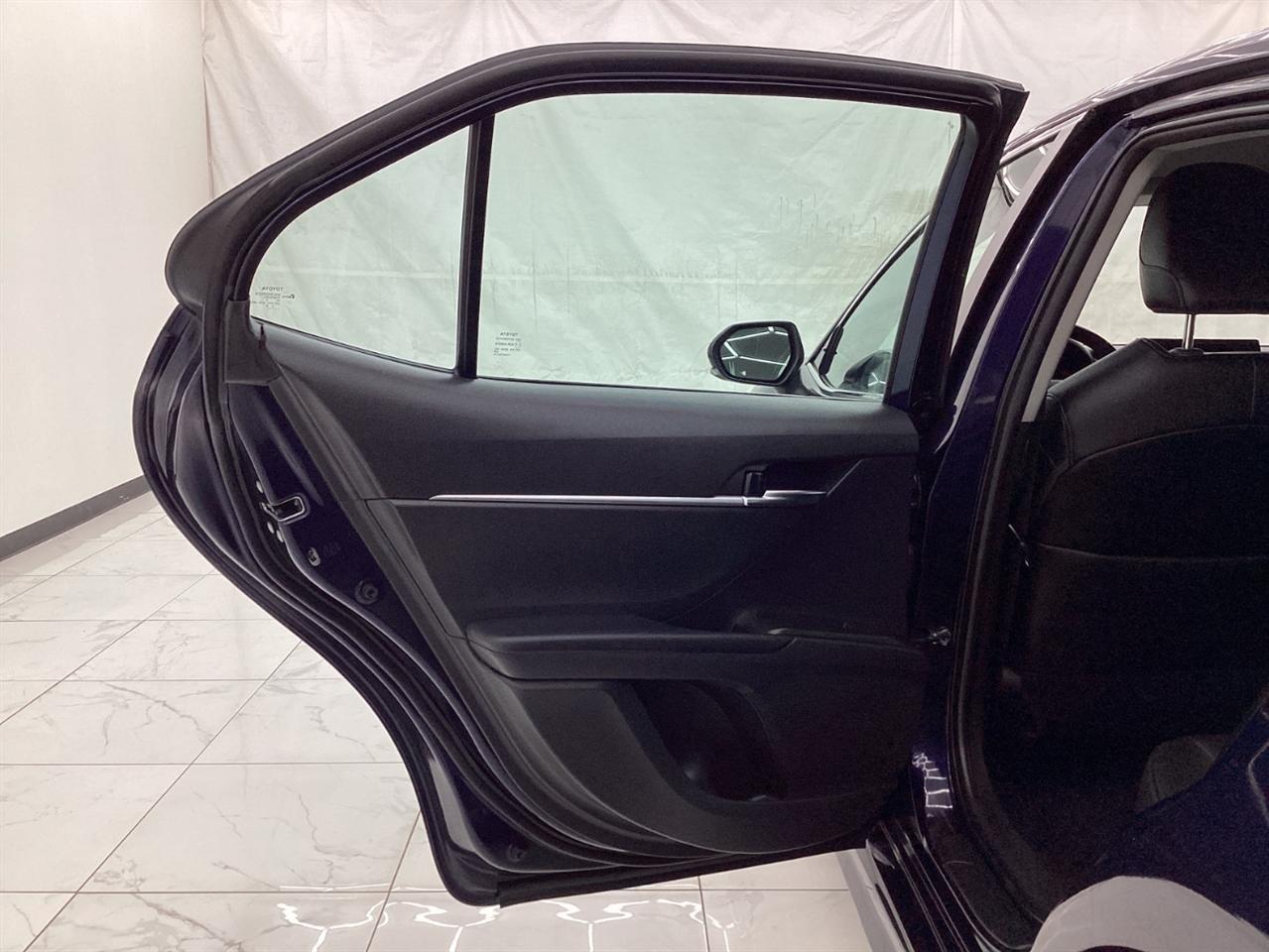 Toyota Camry SE Auto (Natl) 2022