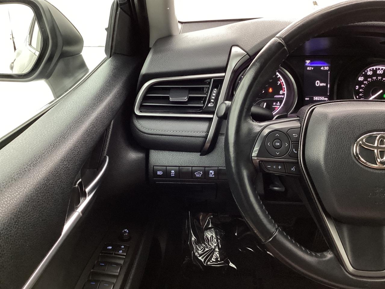 Toyota Camry SE Auto (Natl) 2022