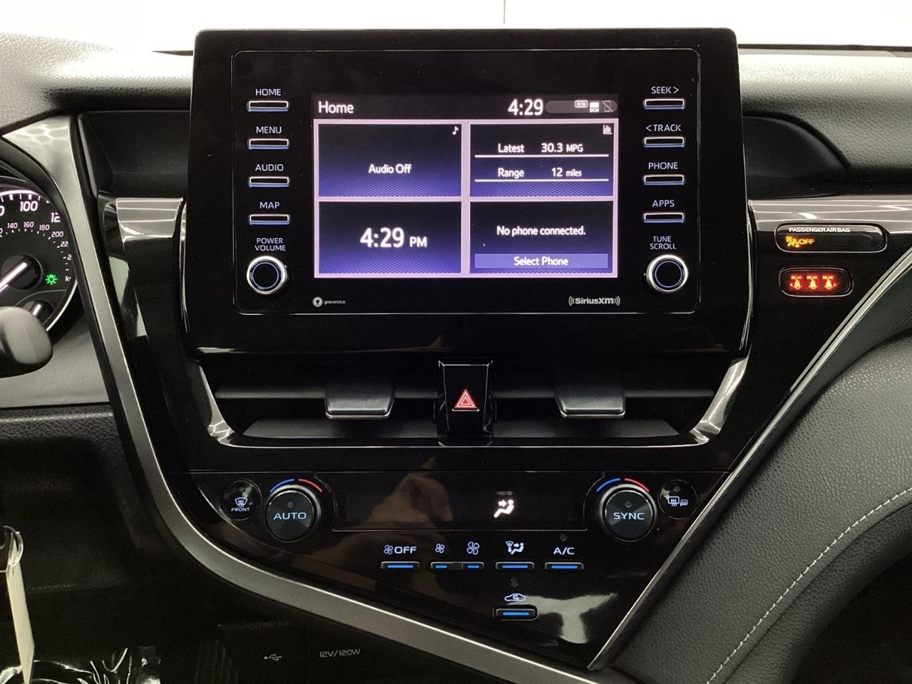 Toyota Camry SE Auto (Natl) 2022