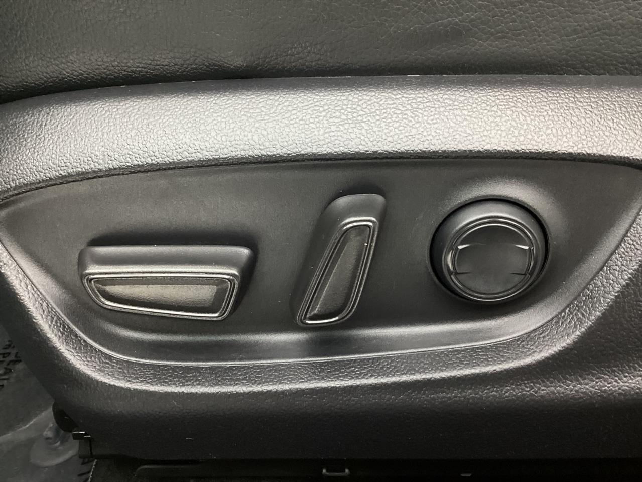 Toyota Camry SE Auto (Natl) 2022