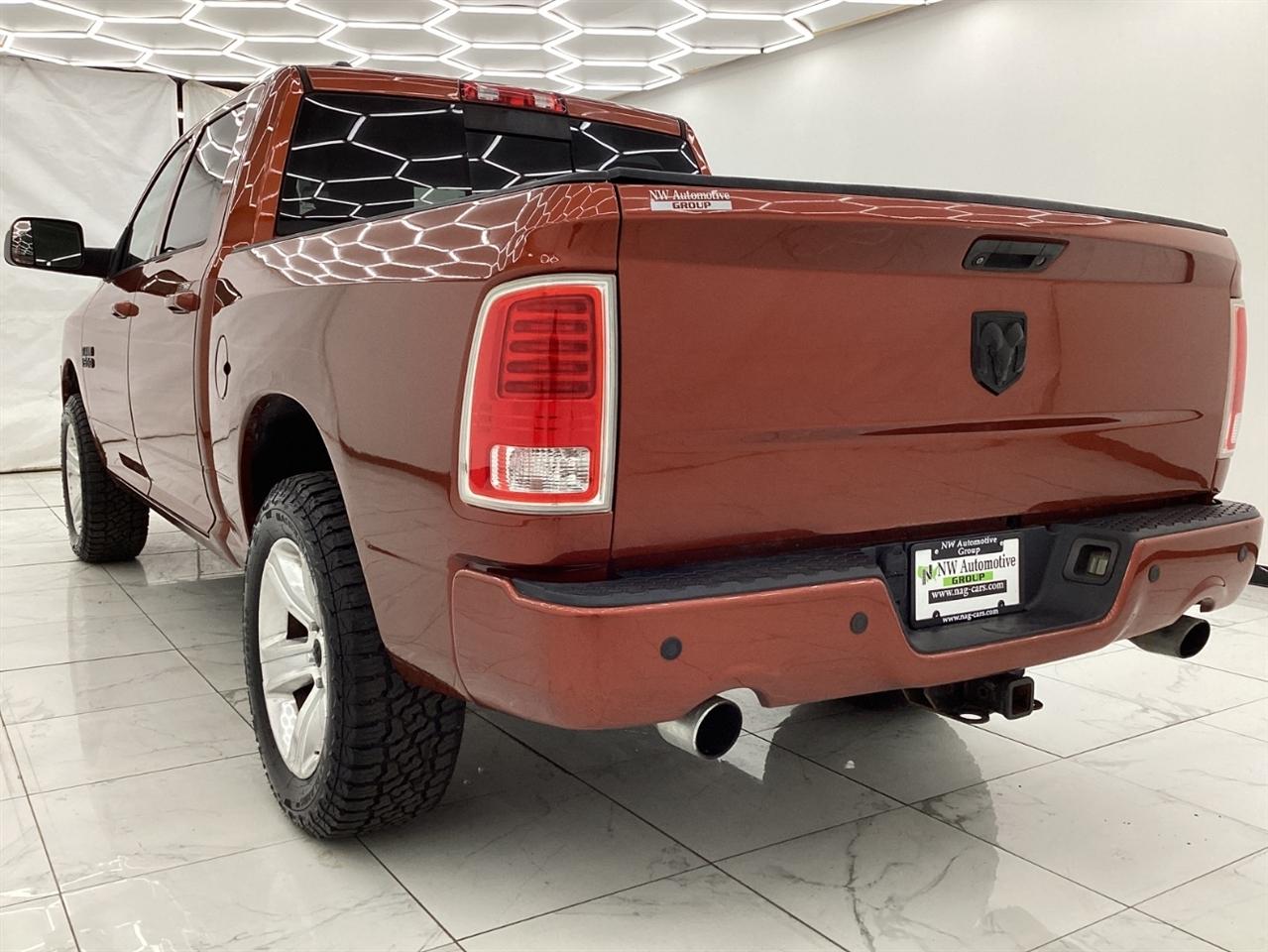 RAM 1500 4WD Crew Cab 140.5" Sport 2013