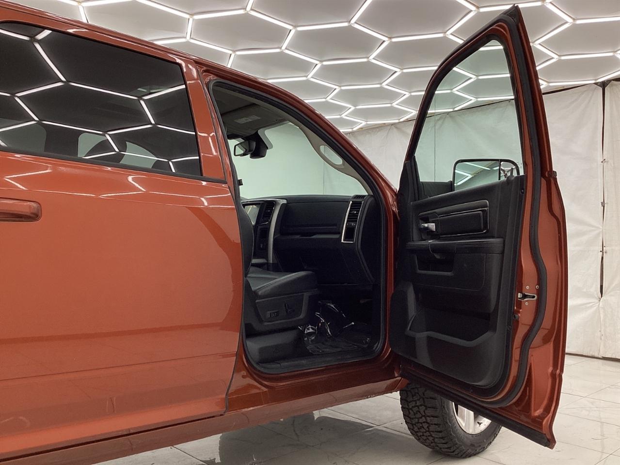 RAM 1500 4WD Crew Cab 140.5" Sport 2013