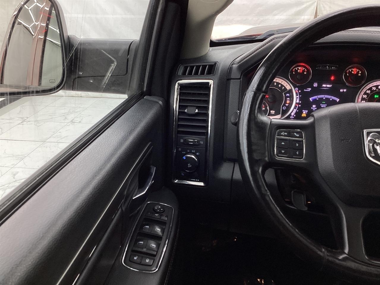 RAM 1500 4WD Crew Cab 140.5" Sport 2013