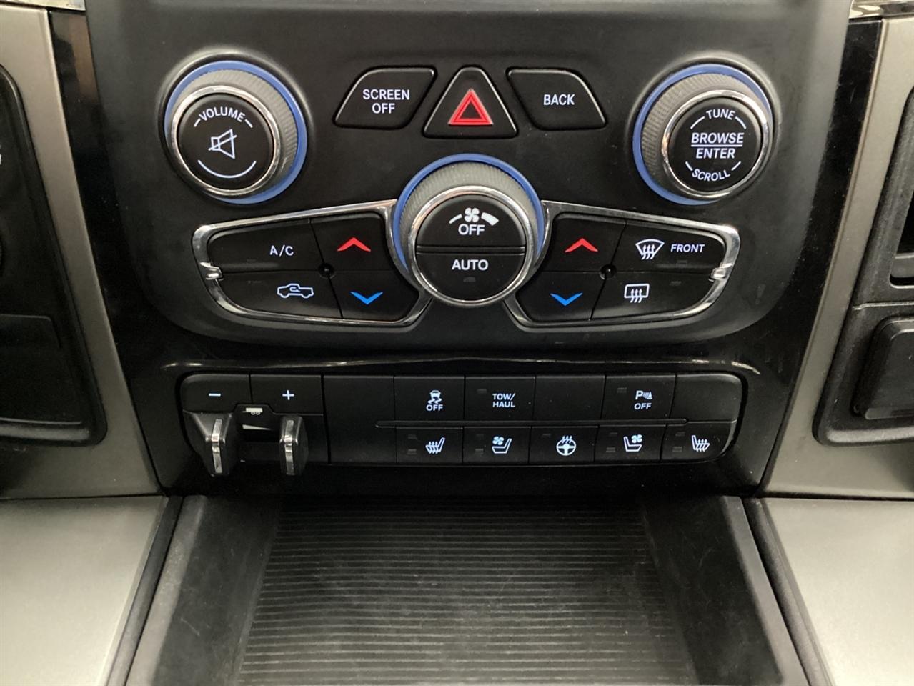 RAM 1500 4WD Crew Cab 140.5" Sport 2013