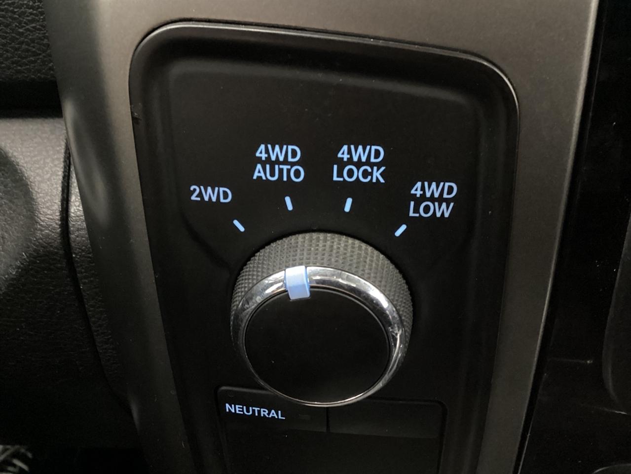 RAM 1500 4WD Crew Cab 140.5" Sport 2013