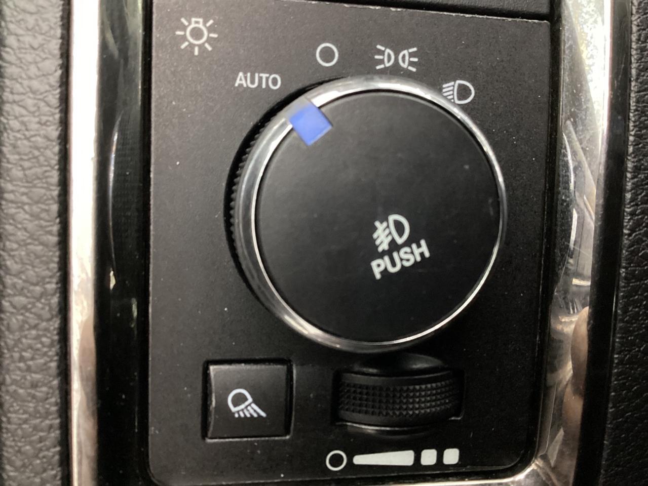 RAM 1500 4WD Crew Cab 140.5" Sport 2013